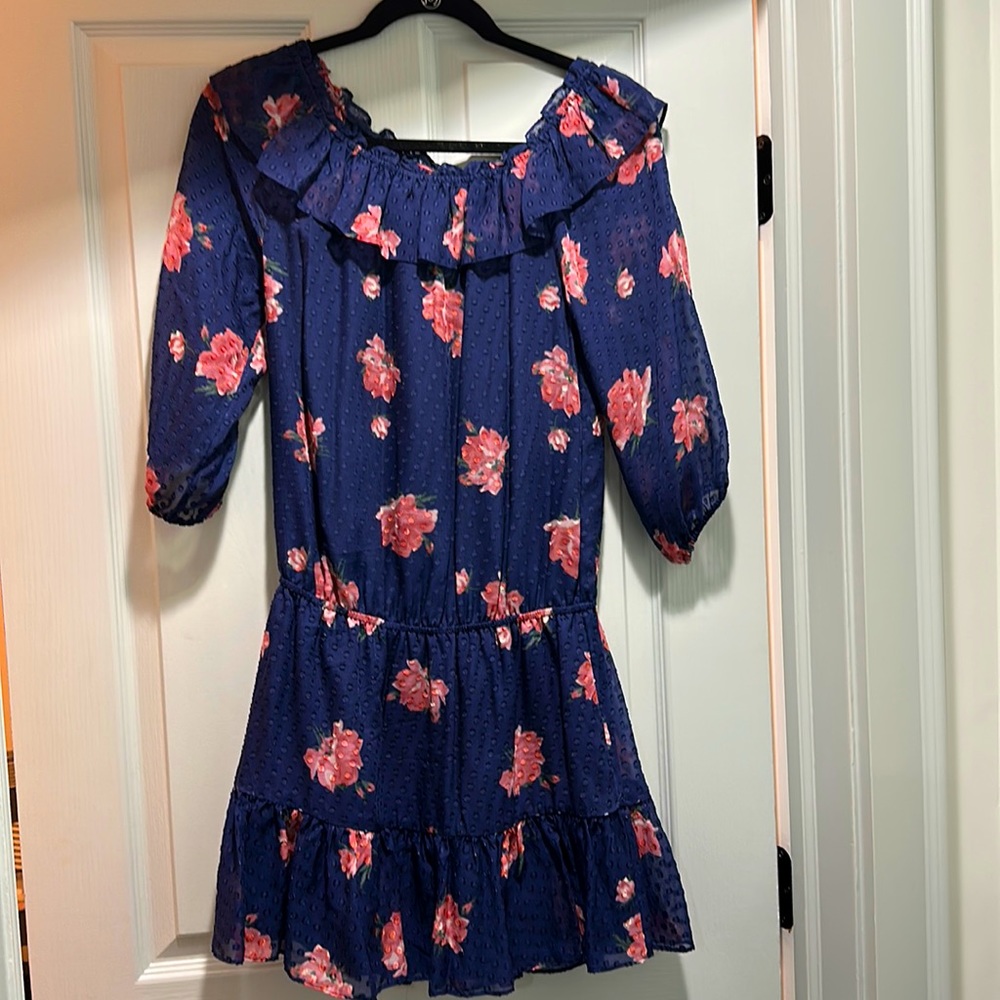 Joie dress size xs navy with floral design, can be worn off the shoulder.